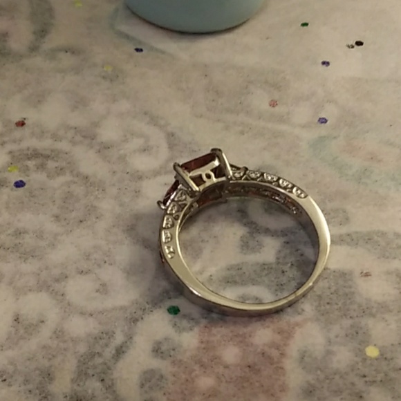 FASHION WOMENS PRINCESS RED 💍 RING - Picture 4 of 5